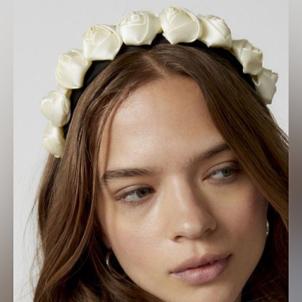 Urban Outfitters Rosette Bubble Spa Headband Black w Ivory Roses